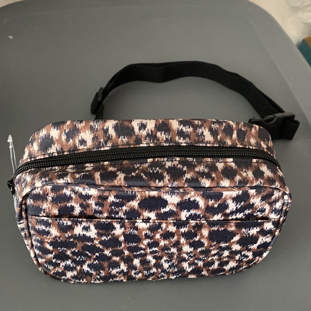 NWT OLD NAVY LEOPARD NYLON BELT BAG WITH ADJUSTABLE STRAP - Picture 2 of 4